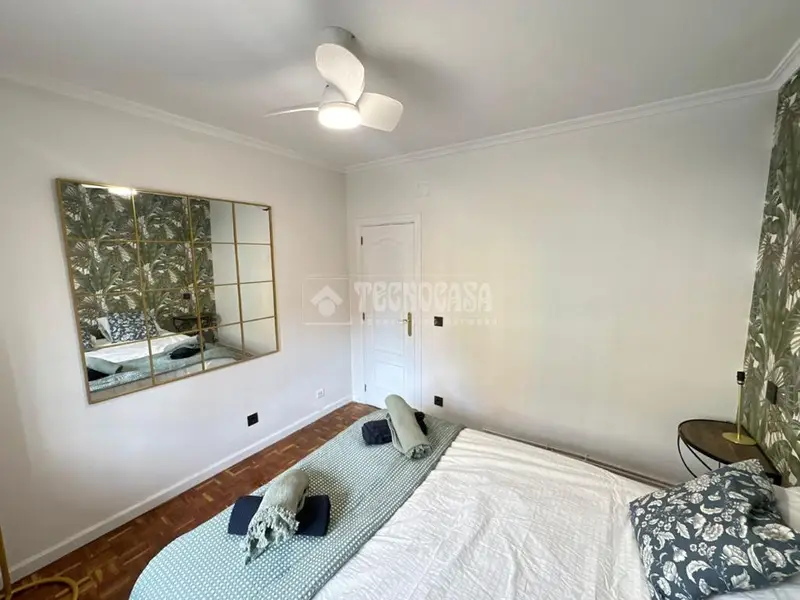 Piso en venta en Madrid: 2 dormitorios, terraza y ascensor