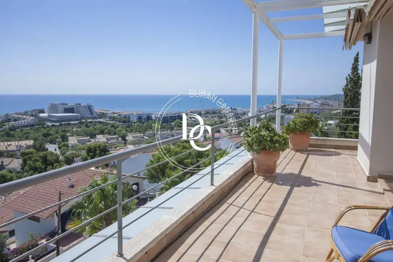 Chalet de Lujo en Sitges con Vistas al Mar y Piscina