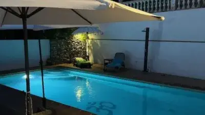 Chalet en venta en Almuñécar con 4 dormitorios y piscina