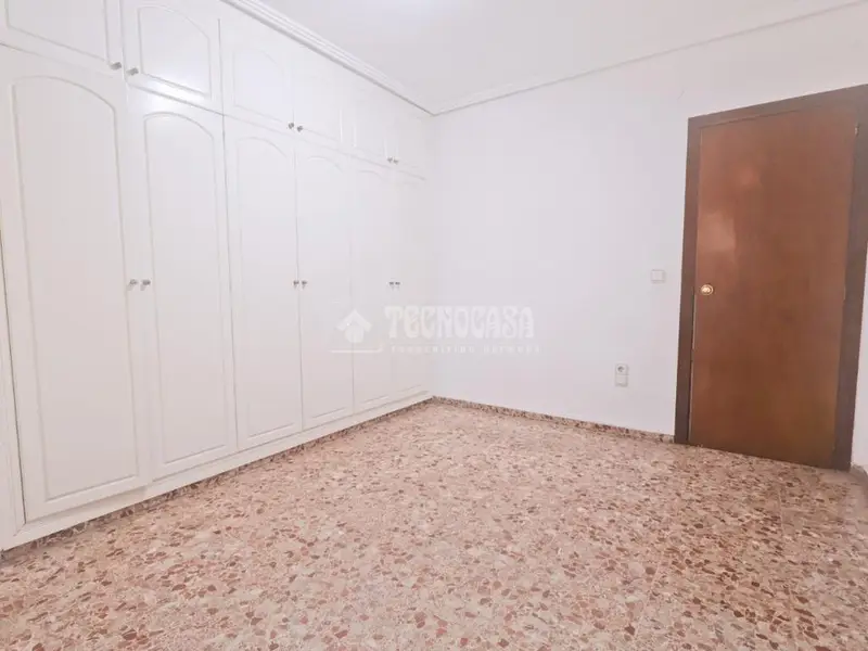 Piso en venta Puerto Sagunto 5 dormitorios 2 baños 147m2