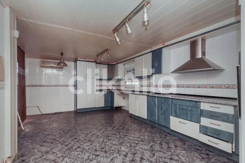 Chalet en Venta en Cunit Tarragona 266m2 3 Dormitorios 2 Baños Piscina