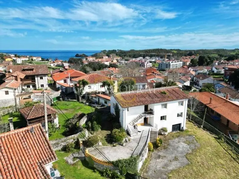 Chalet en Celorio Llanes Asturias 306m2 dos viviendas