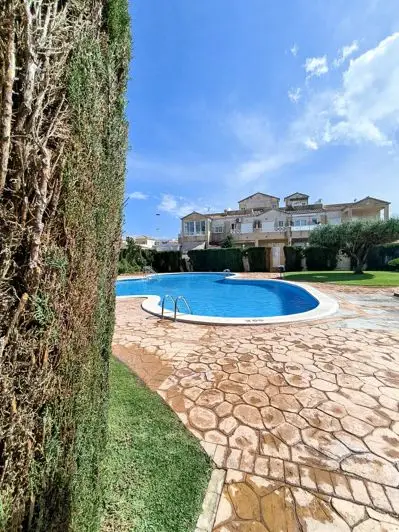 Bungalow 2 Dormitorios Torrevieja Solarium Privado Amueblado