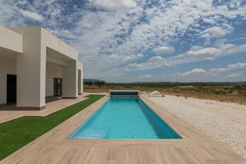 Villa en Pinoso con Piscina y Placas Solares