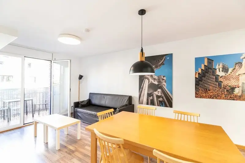 Apartamento en alquiler en Avinguda de Gaud
3 dormitorios 1 ba
Barcelona