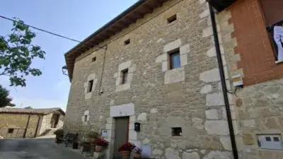Casa Unifamiliar en Venta Argote 240m2 Jardin 3 Dormitorios
