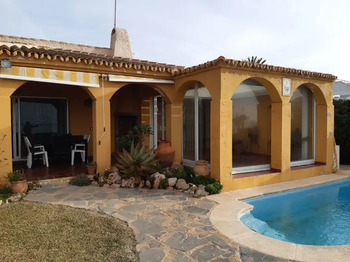 Villa en Marbesa 3 Dormitorios Primera Linea de Playa