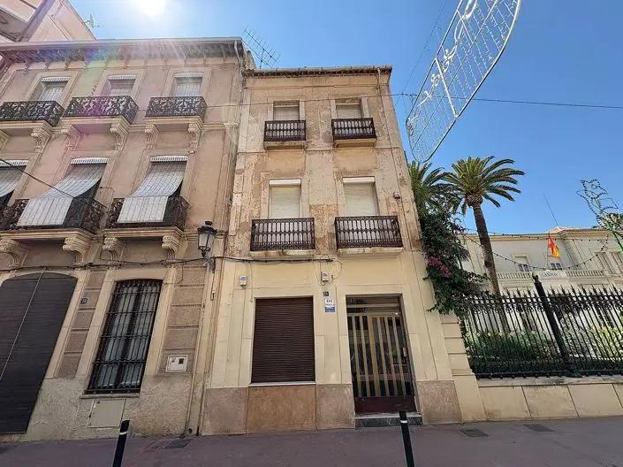 Casa Adosada 6 Dormitorios Novelda Siglo XX