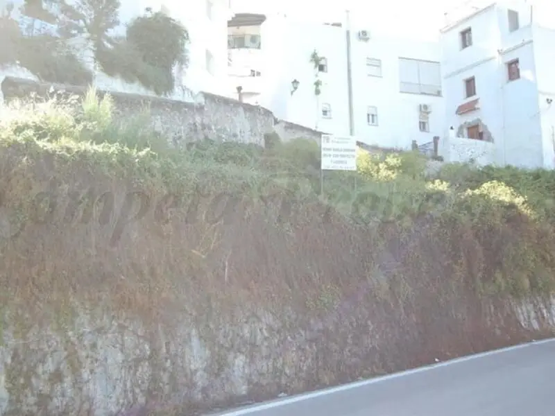 Terreno en Venta en Cómpeta Málaga para construir 9 Apartamentos o Casa