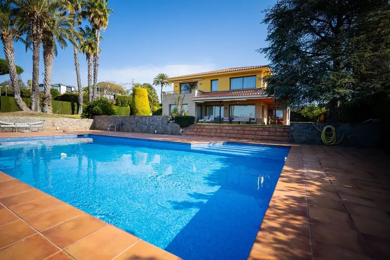 Villa de Lujo en Can Teixidó Alella 532m²