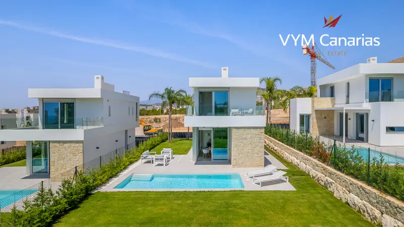 Villa de Lujo en Sierra Cortina con Piscina Privada y Vistas al Mar