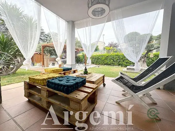 Chalet con Piscina y Jardin cerca de Barcelona