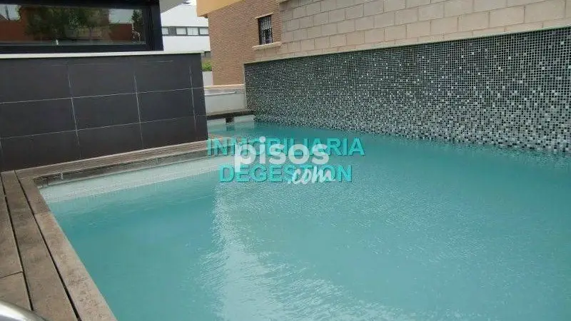 Chalet de Lujo en Linares con Piscina Privada