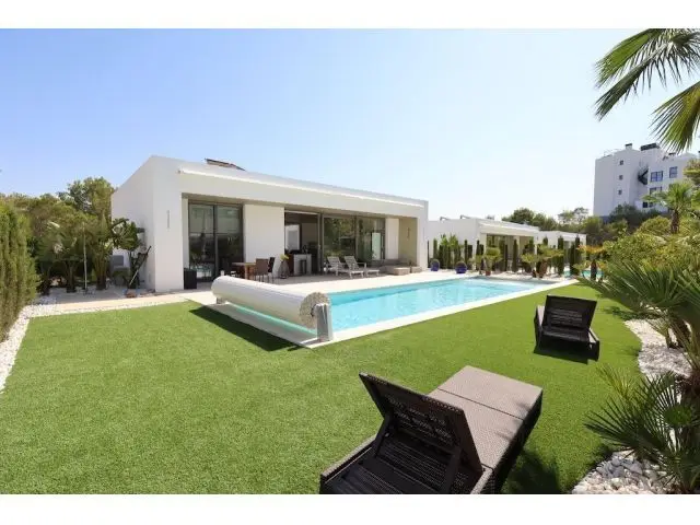 Villa de Lujo Moderna en Las Colinas Golf