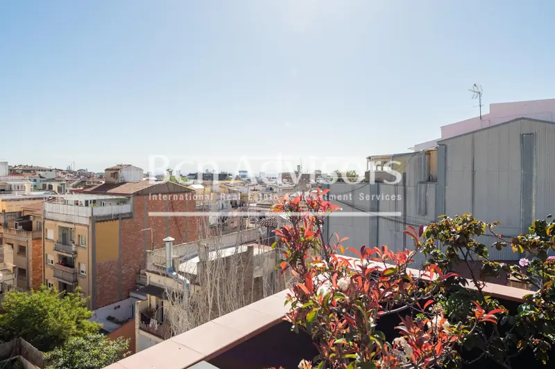 Ático con Terraza y Vistas Panorámicas en Sarrià