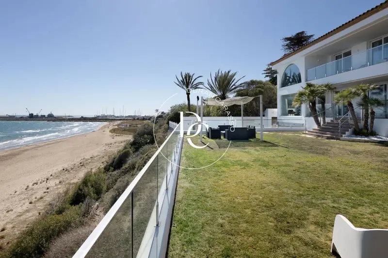 Chalet en Vilanova i la Geltrú con vistas al mar