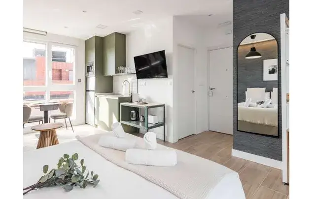 Estudio Amueblado 19m² Madrid Gastos Incluidos Cerca Universidad ESEM