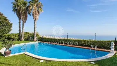 Casa de Lujo en la Costa de Barcelona con Vistas al Mar