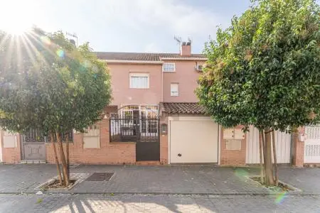 Chalet Adosado en Loranca Fuenlabrada 4 Dormitorios 3 Banos Garaje