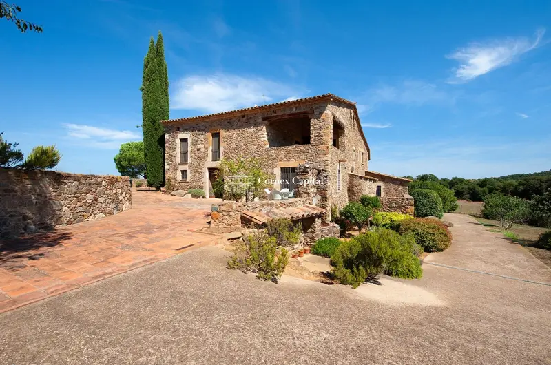 Masía con Piscina y Jardín en La Bisbal d Empordà