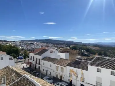 Casa en Venta: Tres Plantas, Terraza y Gran Potencial