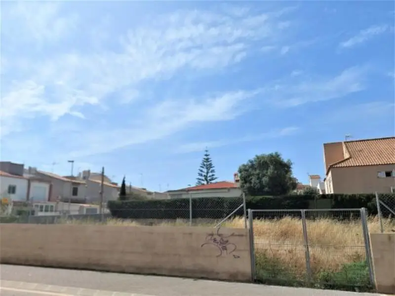 Solar 800m2 en Torrevieja - Dos Casas Individuales - Cerca del Mar