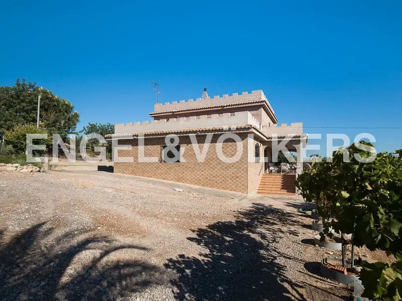 Chalet en Venta Lliria Valencia 6 Dormitorios Piscina