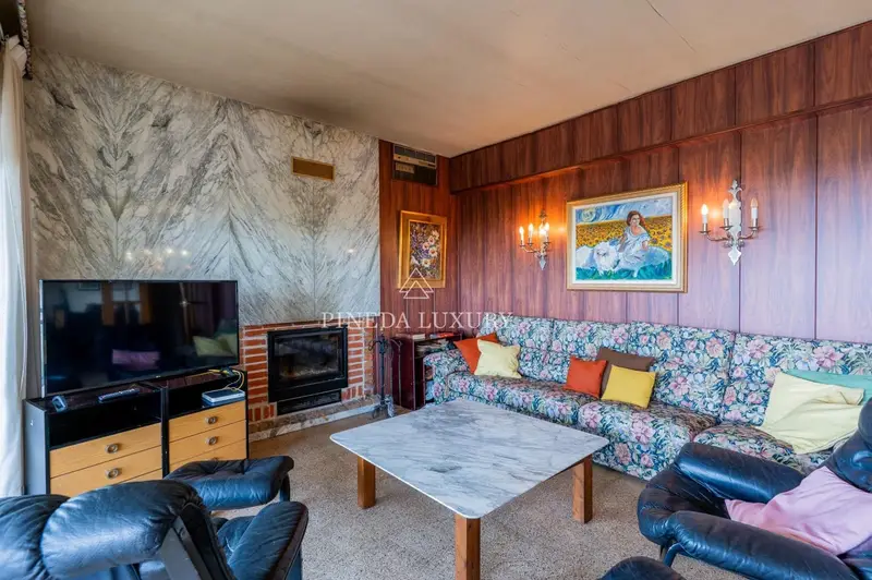 Chalet en Monte Picayo con Vistas al Mar y Piscina Privada