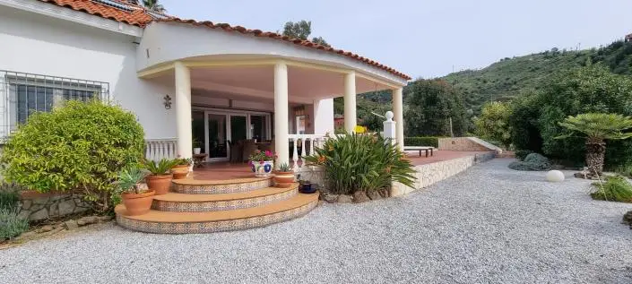 Villa 3 Dormitorios Sayalonga Vistas al Mar Piscina