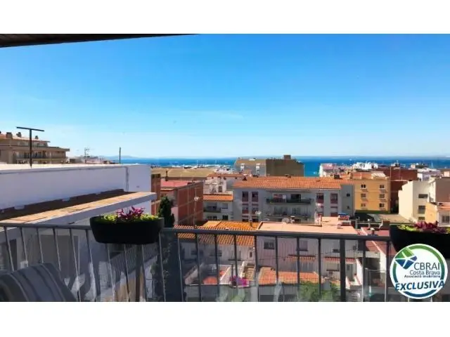 Atico Reformado en Roses Girona Cerca de la Playa