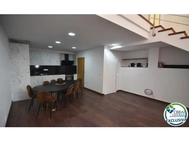 Local Convertido en Vivienda con Parking en Empuriabrava