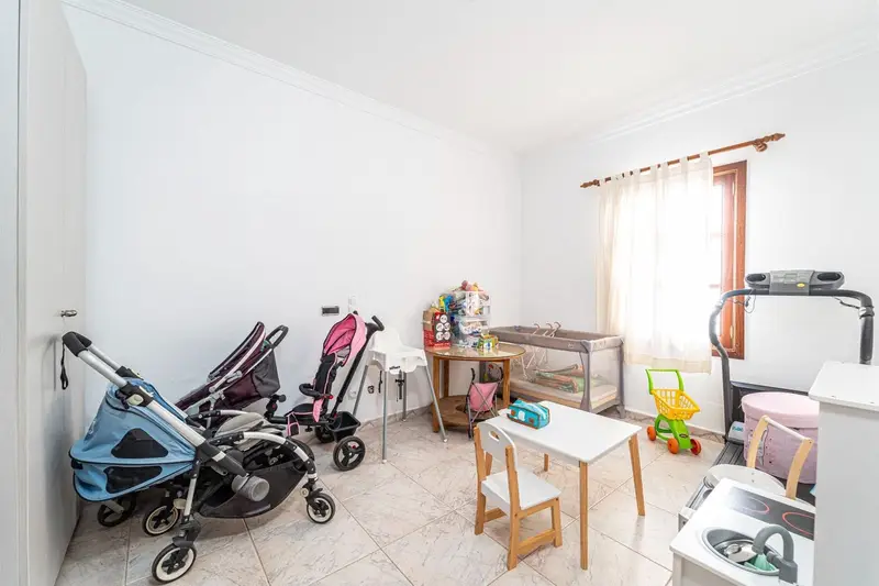 Casa Mallorquina en Manacor: Amplia y Luminosa con Patio