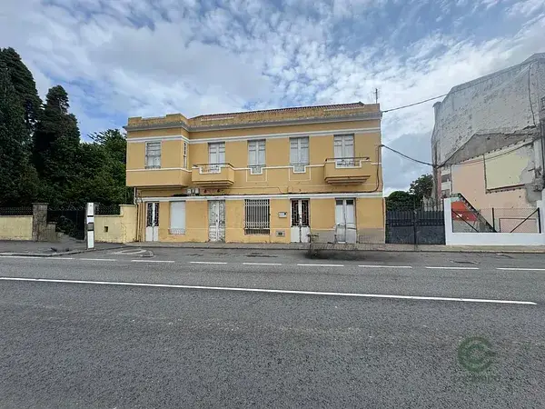 Casa en Oleiros para reformar con jardin de 865m2