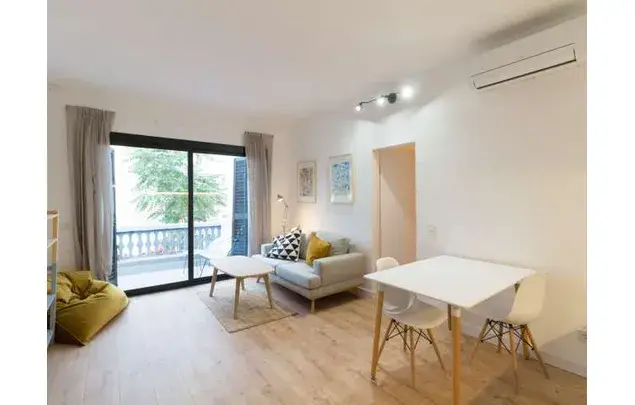 Estudio Amueblado en Gracia Barcelona Ideal Teletrabajo