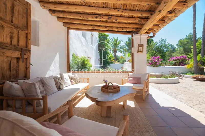 Finca Eco en venta en Ibiza 8 dormitorios con casas de invitados