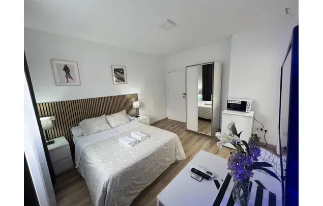 Estudio Moderno en Madrid 3-24 Meses