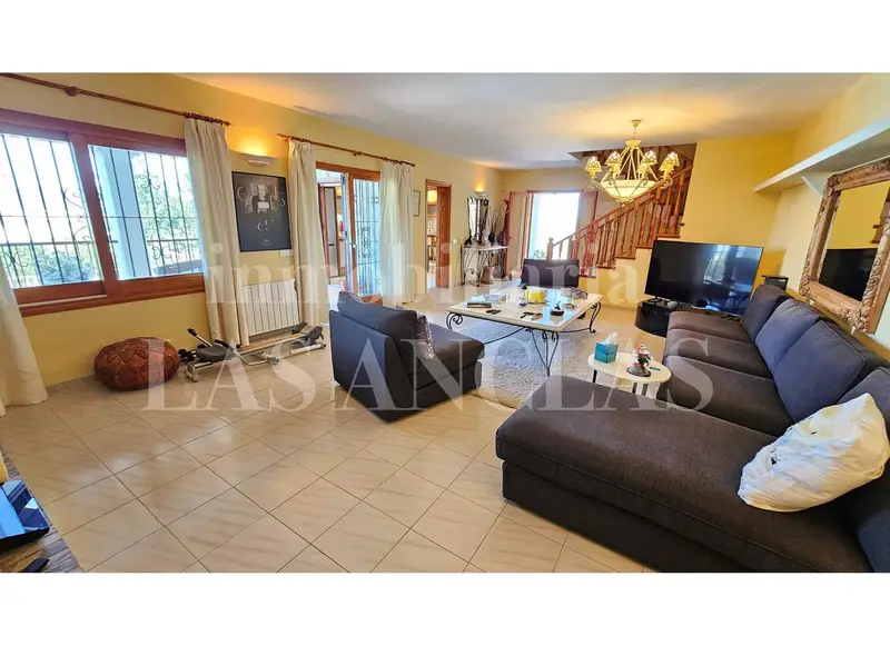 Villa con Pista de Tenis y Vistas al Mar en Jesus Ibiza