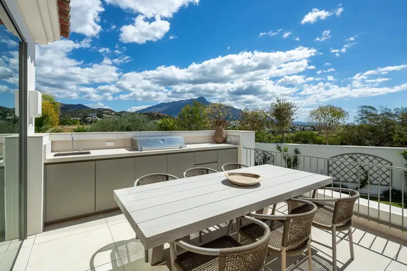 Villa de Lujo en Benahavís con Vistas a la Montaña