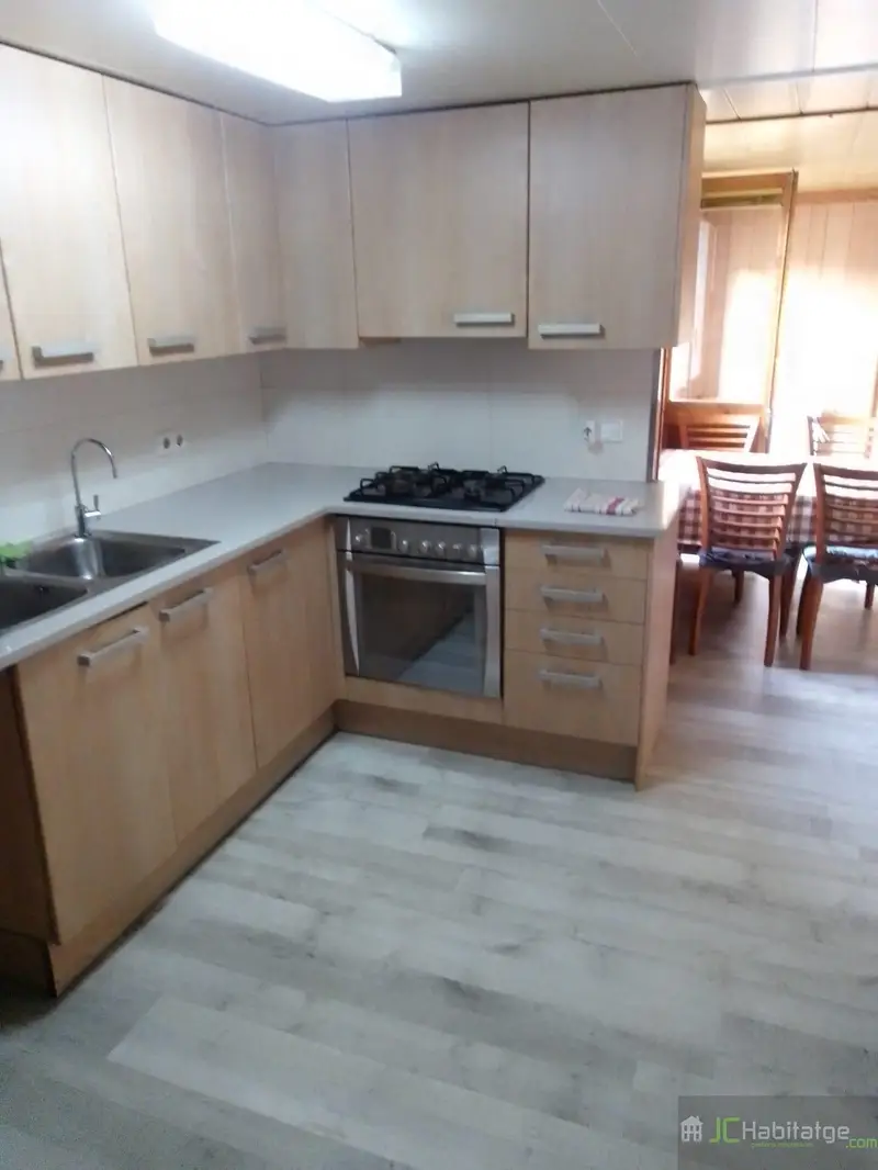 Venta Piso con Calefacci")n en Ripoll 3 Dormitorios 1 Ba")o