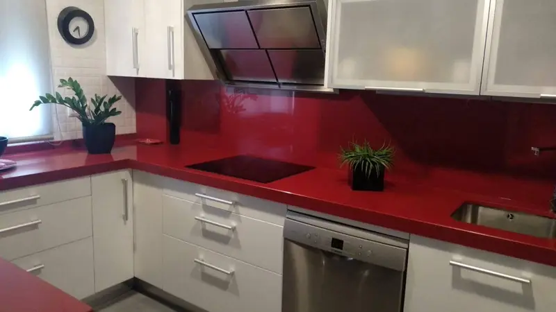Piso Reformado en Sevilla con Terraza y Garaje