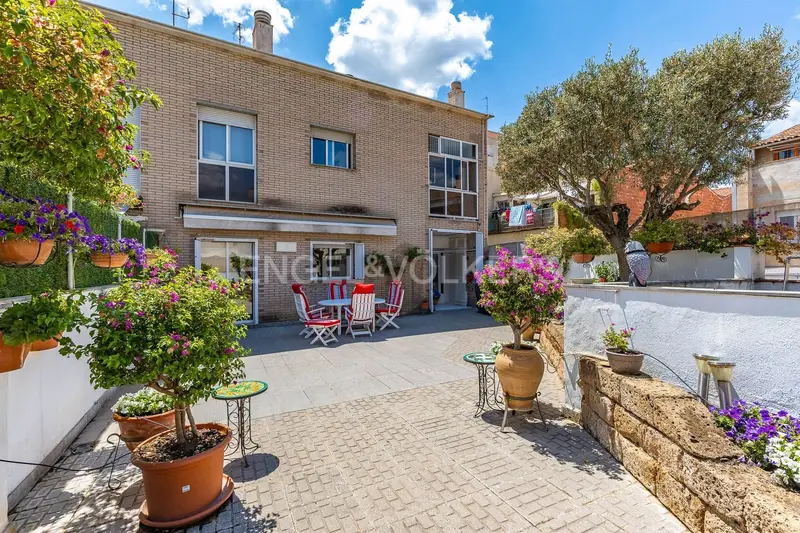 Apartamento en venta en Terrassa: 5 habitaciones, 3 baños, 2 terrazas y aparcamiento
