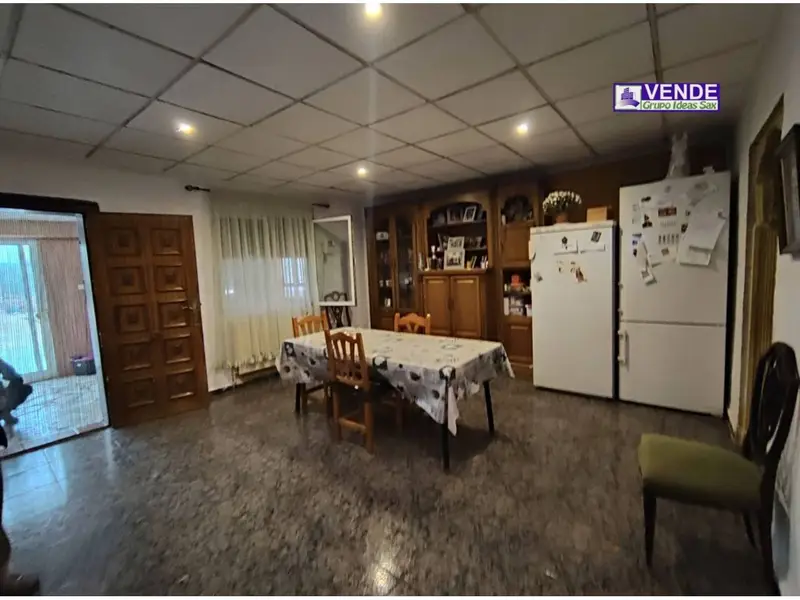 Casa en Venta Sax con Piscina y 5 Habitaciones