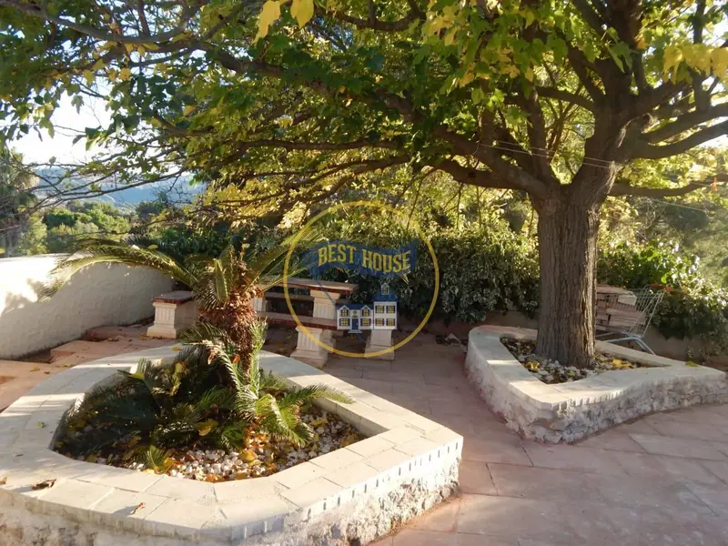 Chalet en Venta Ontinyent 275m2 5 Dormitorios Piscina Jardin