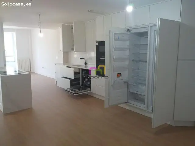 Pisazo Moderno en Badajoz Centro: 3 Habitaciones, 3 Baños, Trastero