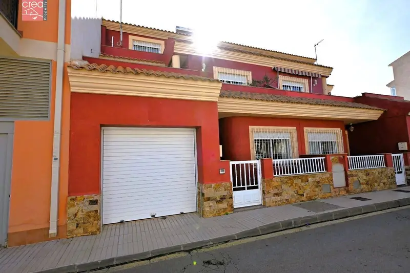 Adosado en Los Alcázares 4 Dormitorios 3 Baños Garaje Cerca de la Playa