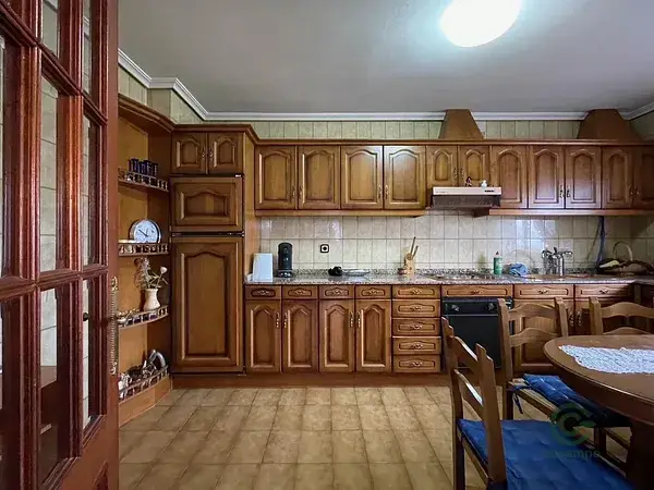 Casa en Flores de Sil Ponferrada 4 habitaciones 2 baños Jardin Garaje