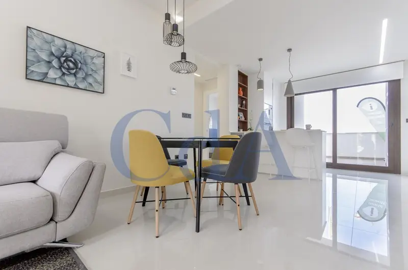 Bungalow en Nueva Torrevieja con Terraza y Vistas Salinas