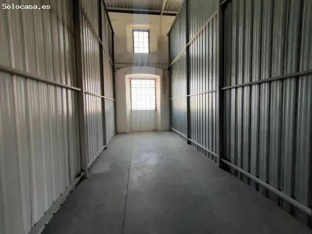 Local en Alquiler Manresa 35m2 Almacen Trastero Fabrica Blanca