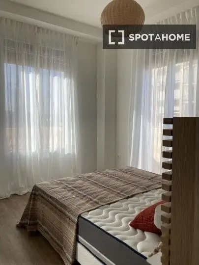 Apartamento 2 Dormitorios 2 Ba	nos Valencia Spotahome