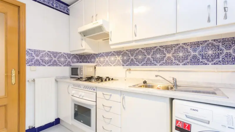 Habitacion Doble con Balcon en Tetuán cerca del Metro Línea 1